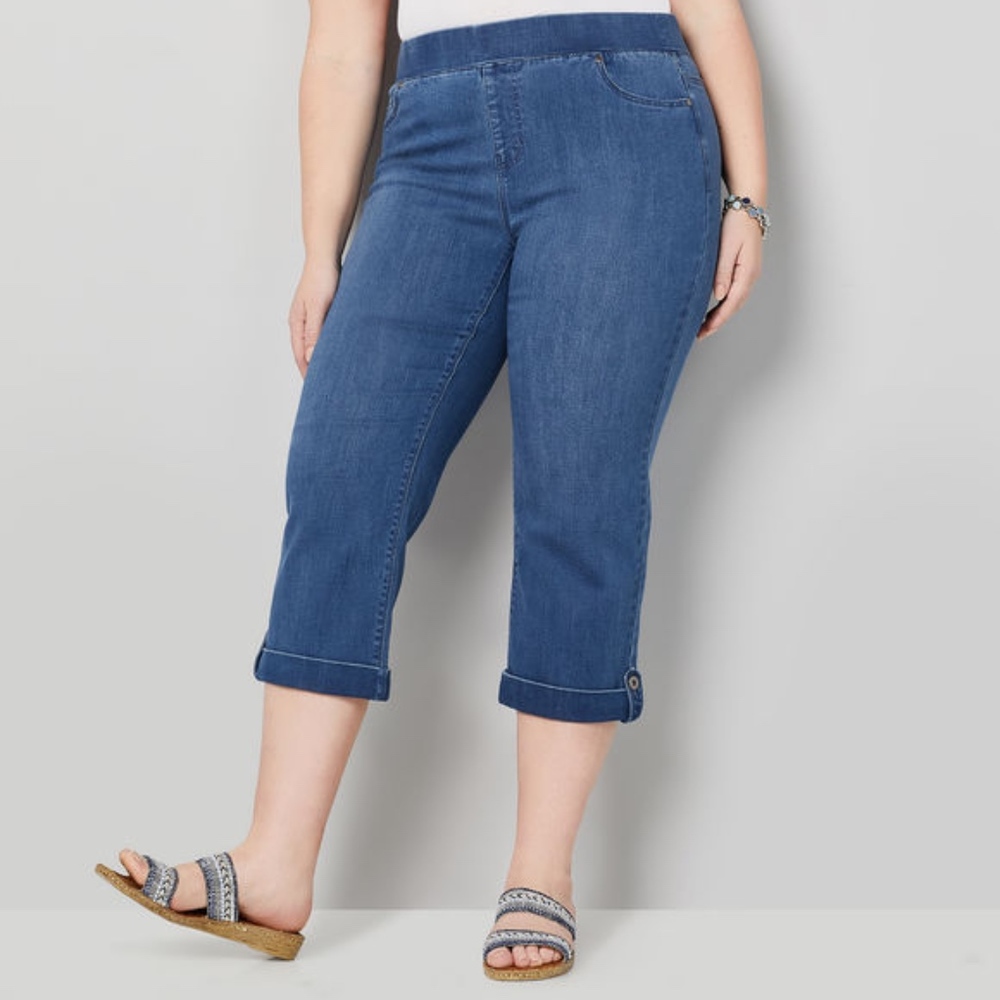 Avenue Ultimate Fit Pull On Capri Button Cuff NWT